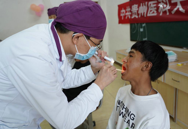 开展关爱西藏学生口腔健康宣教活动
