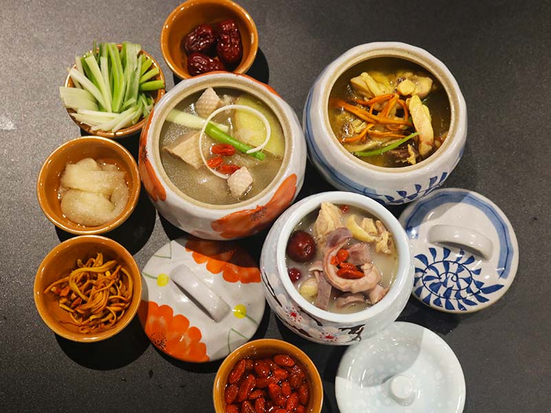 季节更替食欲不振，猪肚煲鸡汤健脾开胃