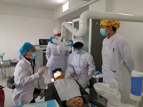 WCLI世界临床激光学会陈香孝硕士来兰州大学口腔医院交流