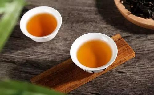 经常喝茶牙齿会变黄吗？